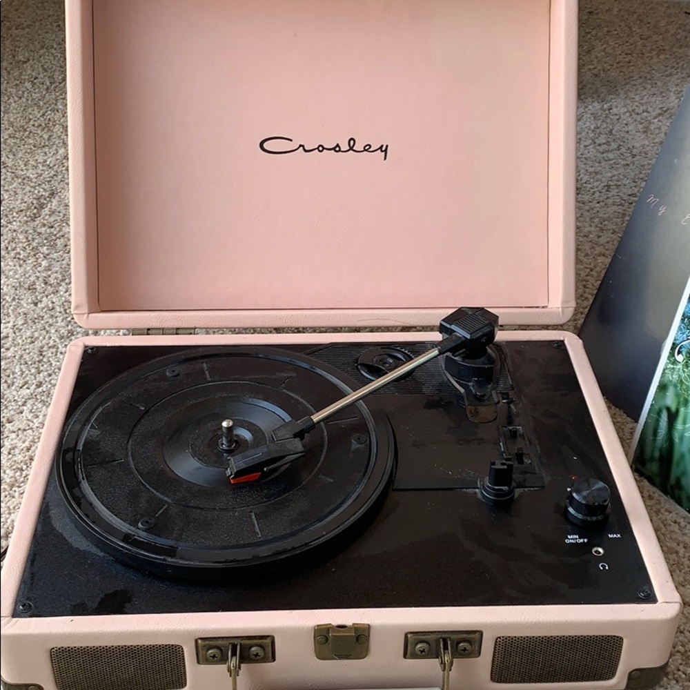 BARELY USED CROSLEY RECORD PLAYER PLUS 3 CDS